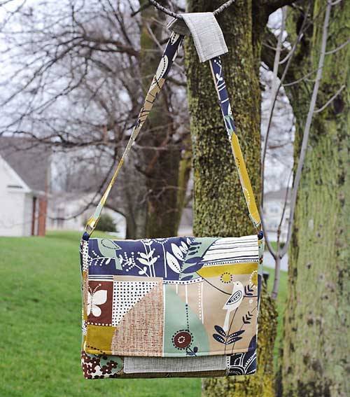 Free Bag Pattern and Tutorial - A little birdie told me Messenger Bag