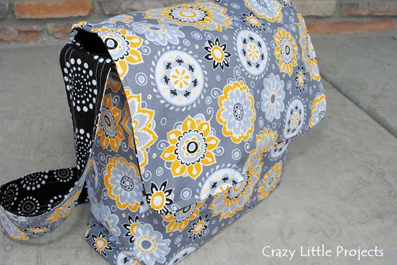 Free Bag Pattern and Tutorial - Messenger Bag