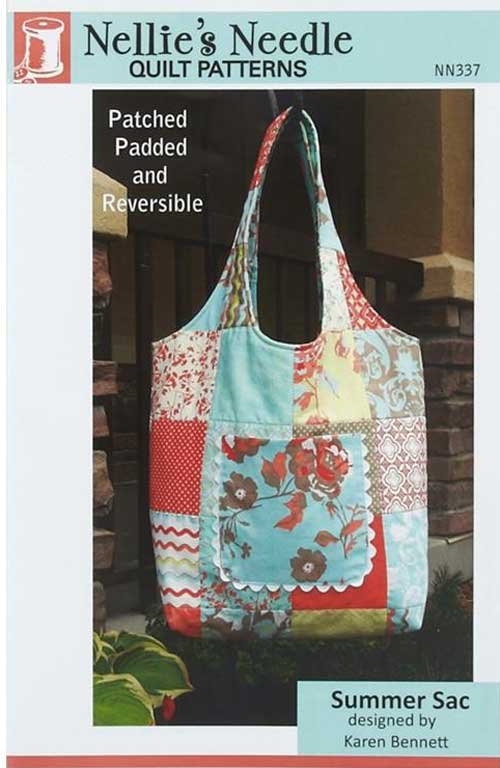 This reversible tote bag has a simple design and is perfect to use as an everyday bag.