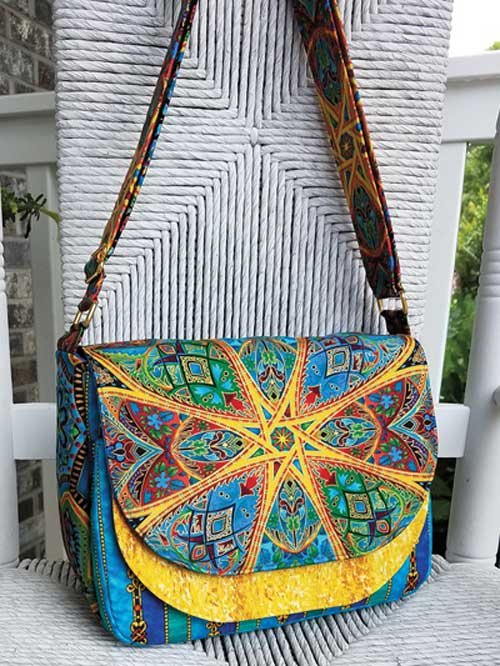 The bag flap is the perfect shape for expressing your creativity using piecework, applique, embroidery, fussy-cutting or your favorite coordinating prints.